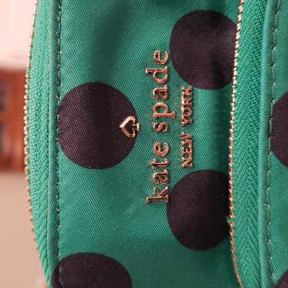 Kate Spade ♠️ Green and Navy Polka Dot Crossbody Phone Bag - Picture 2 of 9
